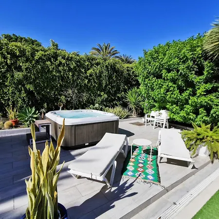 Bungalow Solycan 35 With Hot Tub By Pride Properties Gc Сasa de vacaciones
