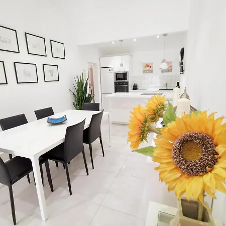 Bungalow Solycan 35 With Hot Tub By Pride Properties Gc Сasa de vacaciones San Bartolomé